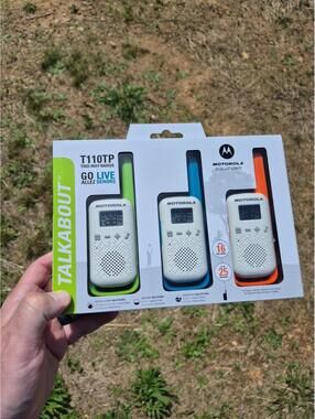 MOTOROLA SOLUTIONS TALKABOUT T110TP WHITE 16 MILE 2 WAY RADIO - WHITE